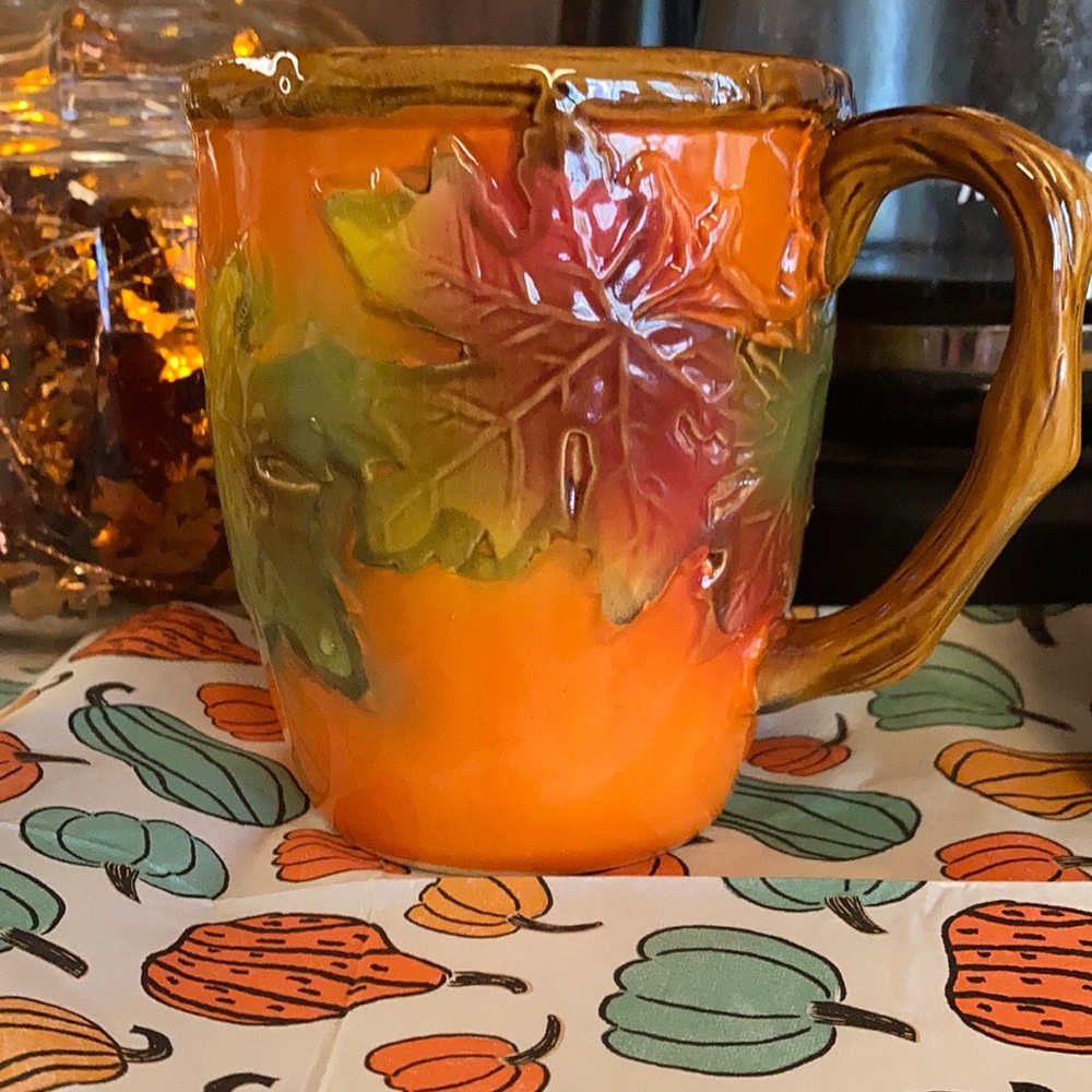 Fantastic Autumn theme mug, large in size!